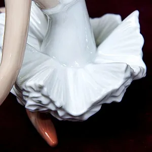 Коллекционная Фарфоровая статуэтка «Балерина - Лебединое озеро» Lladro, Испания.