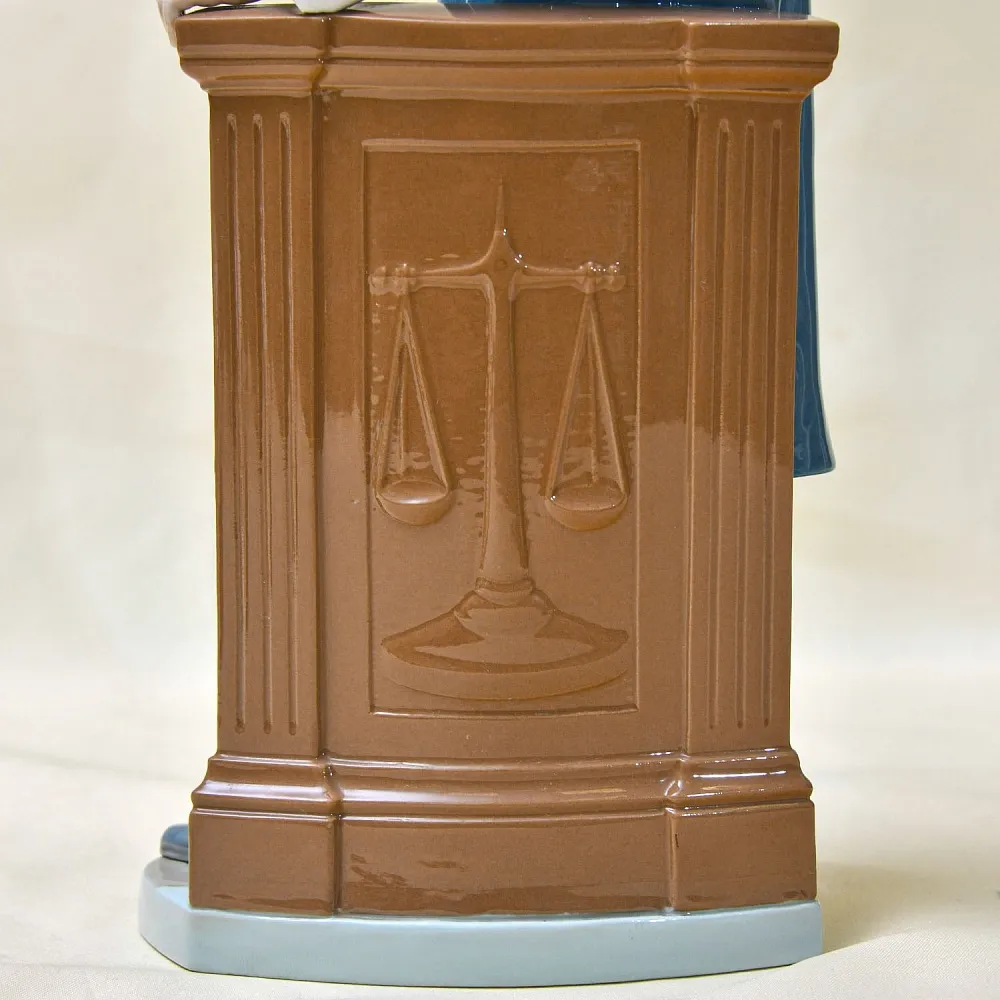 РЕДКОСТЬ! Большая Коллекционная Фарфоровая статуэтка «Юрист» Lladro, Испания - 1974 год.