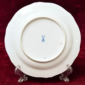 Коллекционная Фарфоровая Чайная пара + Тарелка (Тройка) из серии BLUME, MEISSEN Германия.