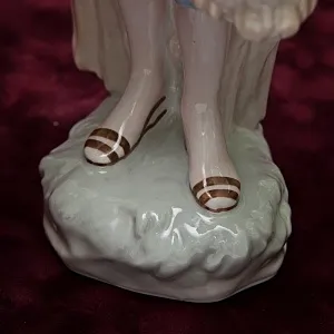 Редкость!!!  Фарфоровая Статуэтка «Девушка со снопами» Рижский ФЗ - CCCР -1956 год.