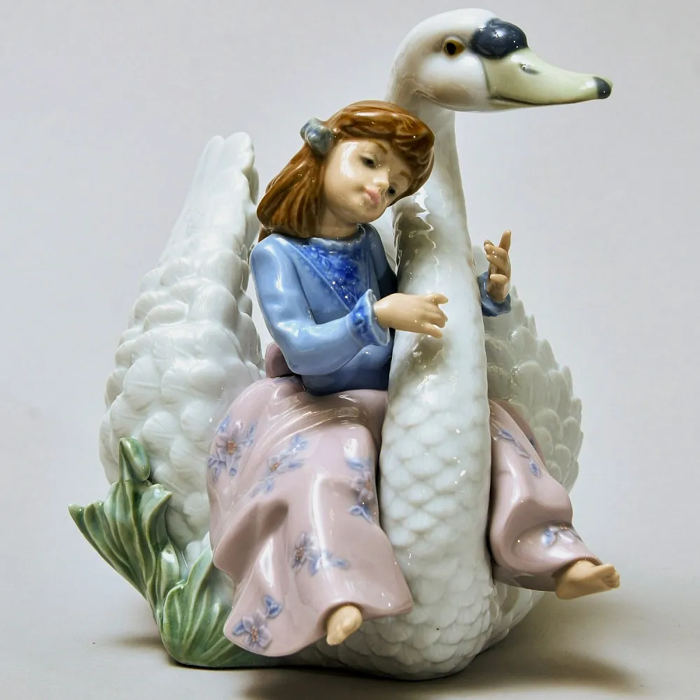 Коллекционная Фарфоровая Статуэтка «Девочка и лебедь», Lladro Испания - 1990 год.
