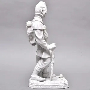 Большая Фарфоровая Статуэтка «ПУТНИК», Wiener Porzellanmanufaktur Augarten, Австрия середина ХХ века.