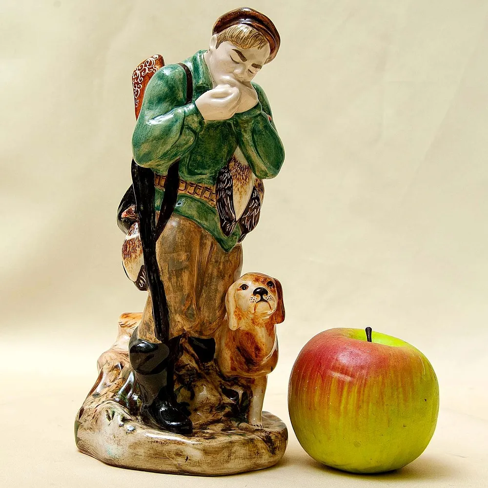 Авторская Коллекционная Фарфоровая Статуэтка «Охотник - Утиная охота», Россия.