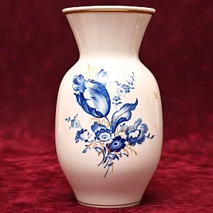 Фарфоровая Ваза из коллекции «Голубые Цветы», MEISSEN Германия - 1986 год.