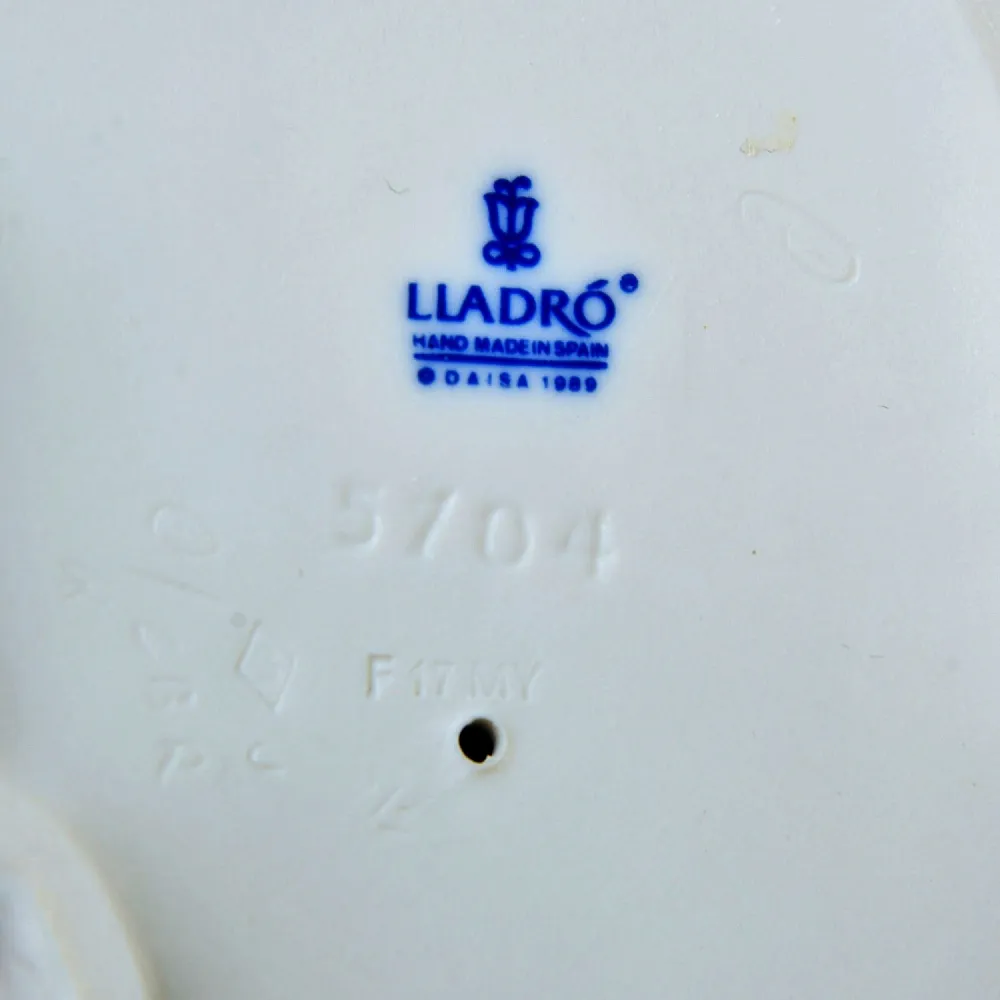 Коллекционная Фарфоровая Статуэтка «Девочка и лебедь», Lladro Испания - 1990 год.