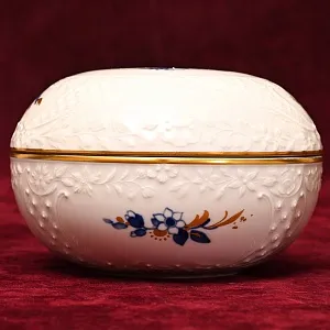 Коллекционная Шкатулка - Бонбоньерка «Голубые Цветы», Фарфор MEISSEN Германия.