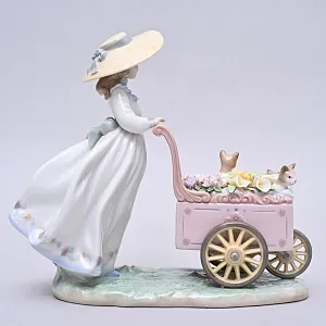 Авторская Фарфоровая статуэтка «Девочка с тележкой цветов и котятами», Lladro Испания.