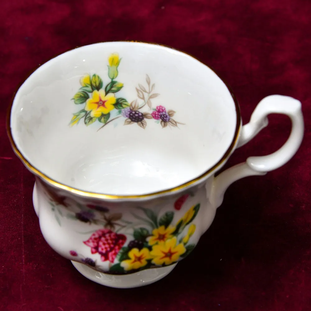 Коллекционная Фарфоровая Чайная пара «Летнее Утро», ROYAL ALBERT Англия, вторая половина ХХ века.