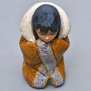 Фарфоровая Статуэтка «Девочка эскимос. Арктическая зима», Грес Lladro, Испания.