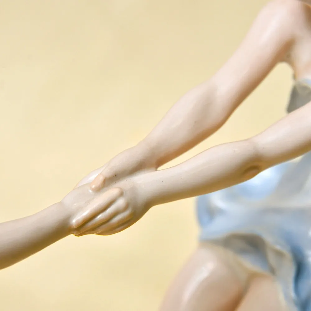 Авторская Коллекционная Статуэтка «ПОДРУГИ. ТАНЕЦ», фарфор Hutschenreuther, Германия 1955-1968 годы. 