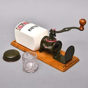 Старинная Настенная Ручная Механическая Кофемолка «GARANTI» Бельгия.