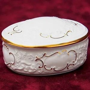 Фарфоровая Шкатулка - Бонбоньерка в стиле Рококо Furstenberg, Германия середина ХХ века.