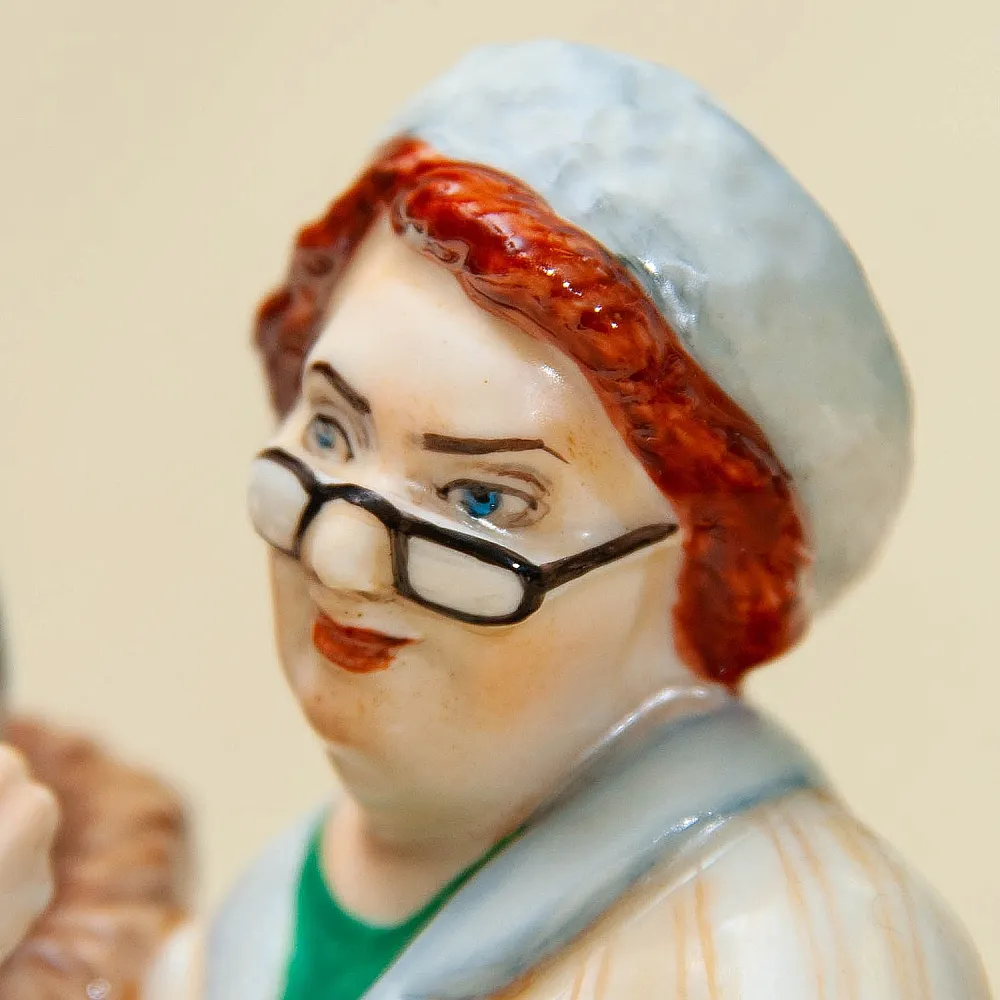 Авторская Коллекционная Фарфоровая Статуэтка «Кумушки», Россия.