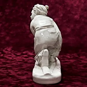 Фарфоровая Статуэтка «Лыжница», ПФЗ Песочное, СССР -1963 год.