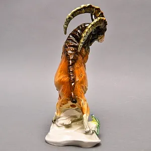 Большая Коллекционная Статуэтка «Горный Козел и Ящерица», Фарфор Karl Ens, Германия - 30-е гг. 