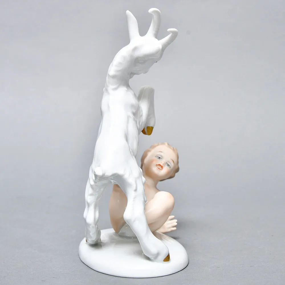 Коллекционная Фарфоровая статуэтка «Путти с козленком»,  WALLENDORF Германия, середина ХХ века.