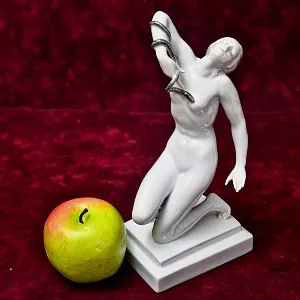 Редкая! Авторская Фарфоровая Статуэтка «КЛЕОПАТРА И ЗМЕЯ», HEREND Венгрия, первая половина ХХ века.