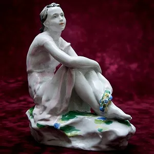 Коллекционная Фарфоровая Статуэтка «На отдыхе - девушка с букетом», ЛФЗ СССР -1963 г