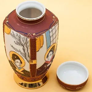 Фарфоровая Чайница - Вазочка - Баночка с крышкой Япония, 50 -е годы  ХХ века.