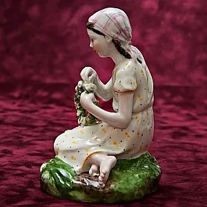 РЕДКОСТЬ!! Фарфоровая Статуэтка «Девочка с венком», ЛФЗ СССР - 1955 год.