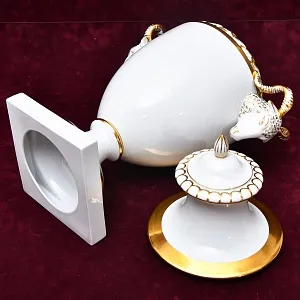 Коллекционный Фарфоровый Вазон - Ваза с крышкой в стиле АМПИР, Furstenberg Германия.