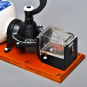 Редкая! Антикварная Настенная Ручная Механическая Кофемолка - Мельница, Alexanderwerk Германия.