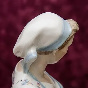 Редкая! Большая Авторская Фарфоровая статуэтка «ТКАЧИХА», Россия ДФЗ - Дулево. 