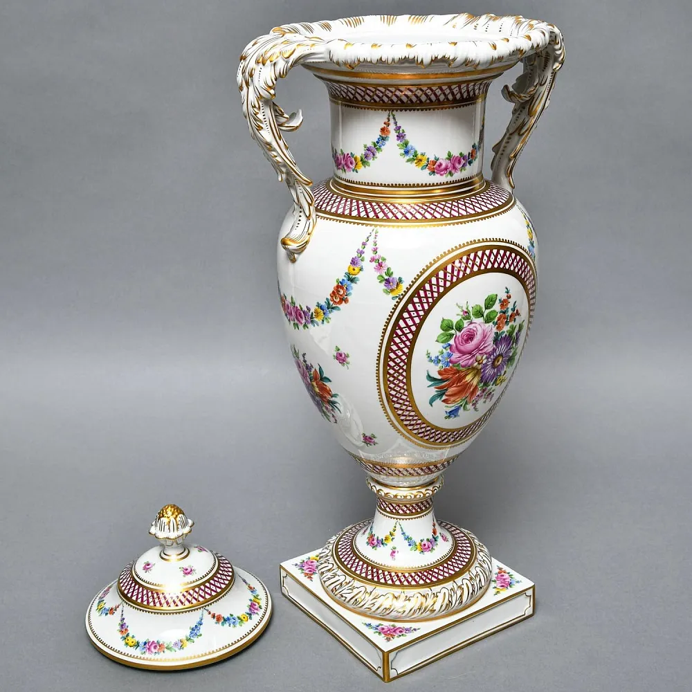 Большой Фарфоровый Вазон - Ваза с крышкой «Цветочная гирлянда», SP Dresden Германия, 50-е гг. ХХ века.