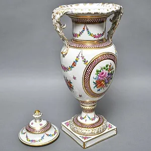 Большой Фарфоровый Вазон - Ваза с крышкой «Цветочная гирлянда», SP Dresden Германия, 50-е гг. ХХ века.