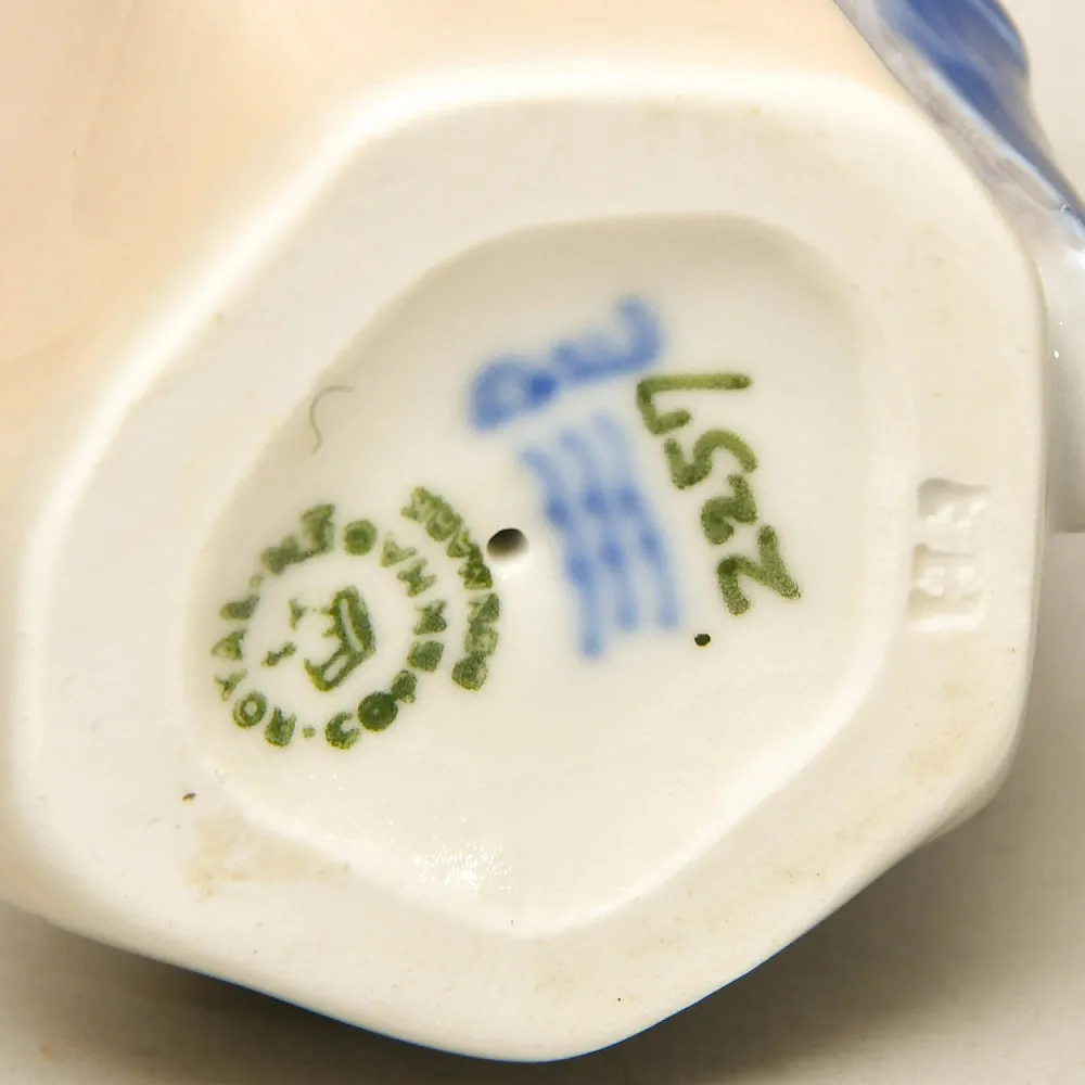 Коллекционная Фарфоровая Статуэтка «ПТИЦА. ЗИМОРОДОК С РЫБОЙ», ROYAL COPENHAGEN Дания.