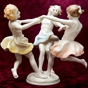 Фарфоровая Статуэтка «Майский Танец», Hutschenreuther, Германия -1955-1968 годы.