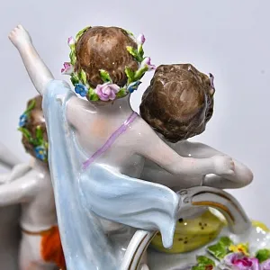 Коллекционная Фарфоровая статуэтка «ПУТТИ - Триумфаторы», Scheibe-Alsbach Германия.
