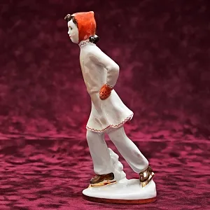 Фарфоровая Статуэтка «На катке», ЛФЗ СССР -1950-60 годы ХХ века.