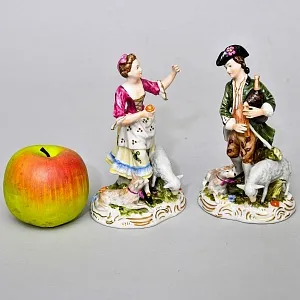 Коллекционные Парные Фарфоровые статуэтки «Пастух и Пастушка. Игра на волынке», Karl Klette Германия.