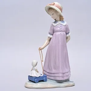 Коллекционная Фарфоровая статуэтка «Девочка с куклой», Lladro Испания, 1978 год.