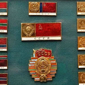 Коллекционное Панно - Картина -  Значки «Гербы и Флаги СССР», вторая половина ХХ века. 