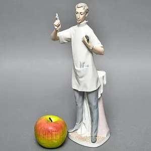  Коллекционная Фарфоровая статуэтка «Врач - Стоматолог», Lladro Испания, 1977 год.