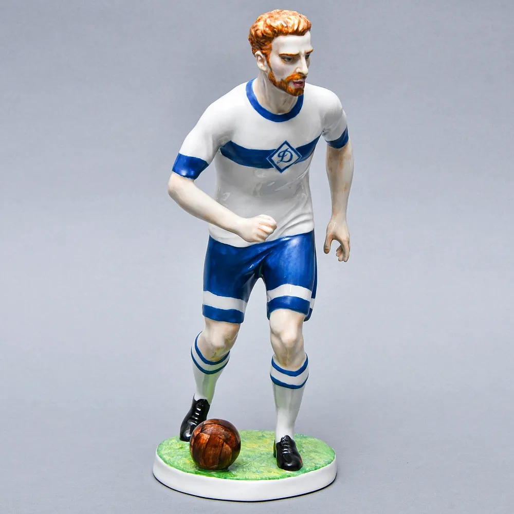 Большая Коллекционная Авторская Статуэтка «Футболист ДИНАМО», фарфор, Россия -1993 год.