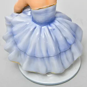 Коллекционная Фарфоровая Статуэтка «Балерина поправляющая пуанту», FASOLD&STAUCH Германия.