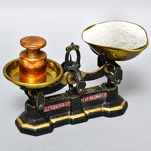 Антикварные Кухонные Весы с чашкой для сыпучих продуктов на 1 фунт, Англия начало ХХ века.
