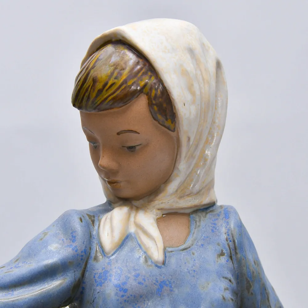 Коллекционная Фарфоровая статуэтка «Девочка с двумя корзинками», NAO by Lladro серия Грес, Испания.