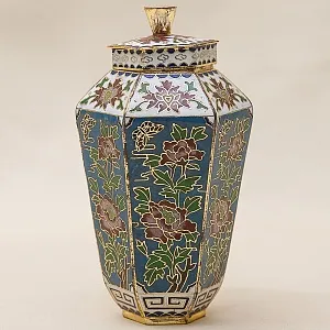 Ваза с крышкой или Вазон в технике «Клуазоне», Китай - середина ХХ века.