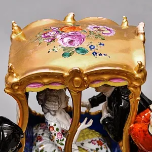 Антикварная Фарфоровая статуэтка «Дама в золотом портшезе», Carl Thieme Германия, 1864 - 1888 годы. 