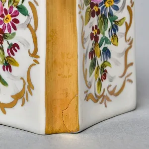 Антикварный Парфюмерный набор - три Флакона и Шкатулка, Limoges Франция, конец XIX - начало ХХ века. 