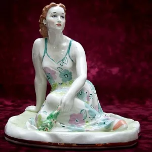 Авторская Фарфоровая Статуэтка «Летний день, Жена писателя А. Толстого» ДФЗ Дулево СССР -1958 год.