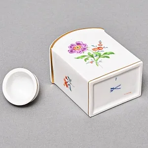 Фарфоровая Чайница с крышкой «BLUME», MEISSEN / МЕЙСЕН Германия, середина ХХ века.