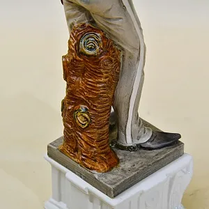 Коллекционная Фарфоровая статуэтка «Офицер» из серии «Армия Наполеона», Capodimonte Италия.