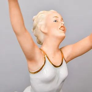 Коллекционная Фарфоровая статуэтка «Девушка Волейболистка», Schau Bach Kunst Германия, 1953 - 1958 годы. 