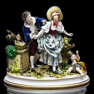 Антикварная Фарфоровая статуэтка «Влюбленная пара. Прятки у колодца», VOLKSTEDTER Германия.