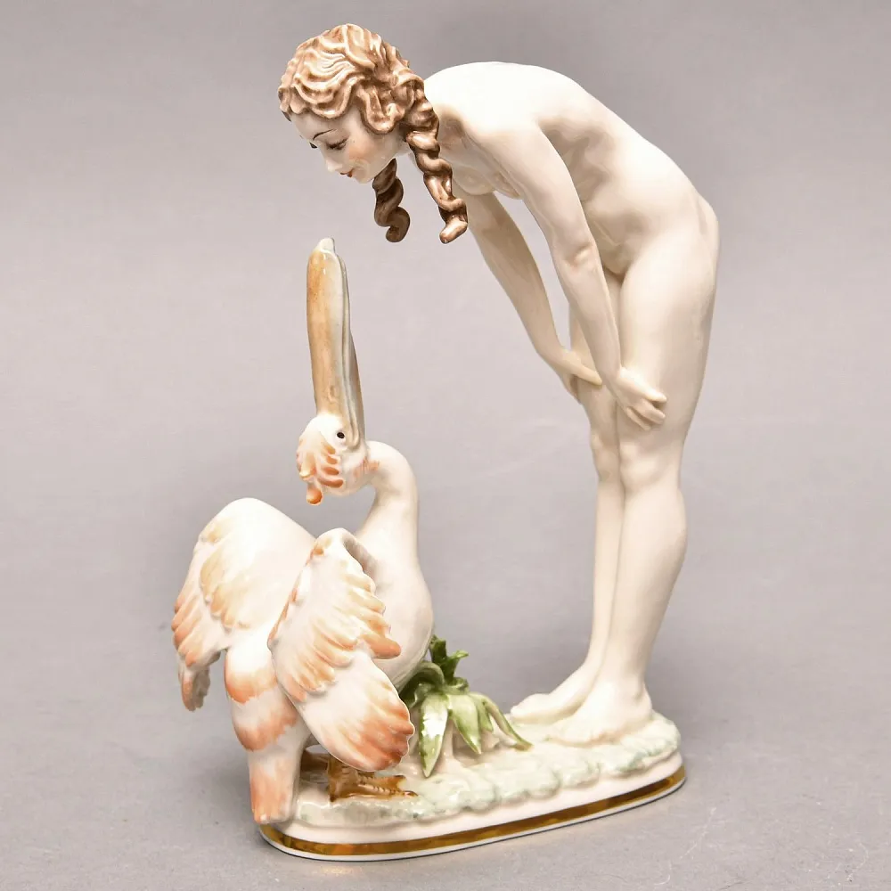 Коллекционная статуэтка «Девушка и Пеликан», Фарфор Hutschenreuther Германия, 1955 - 1968 годы.